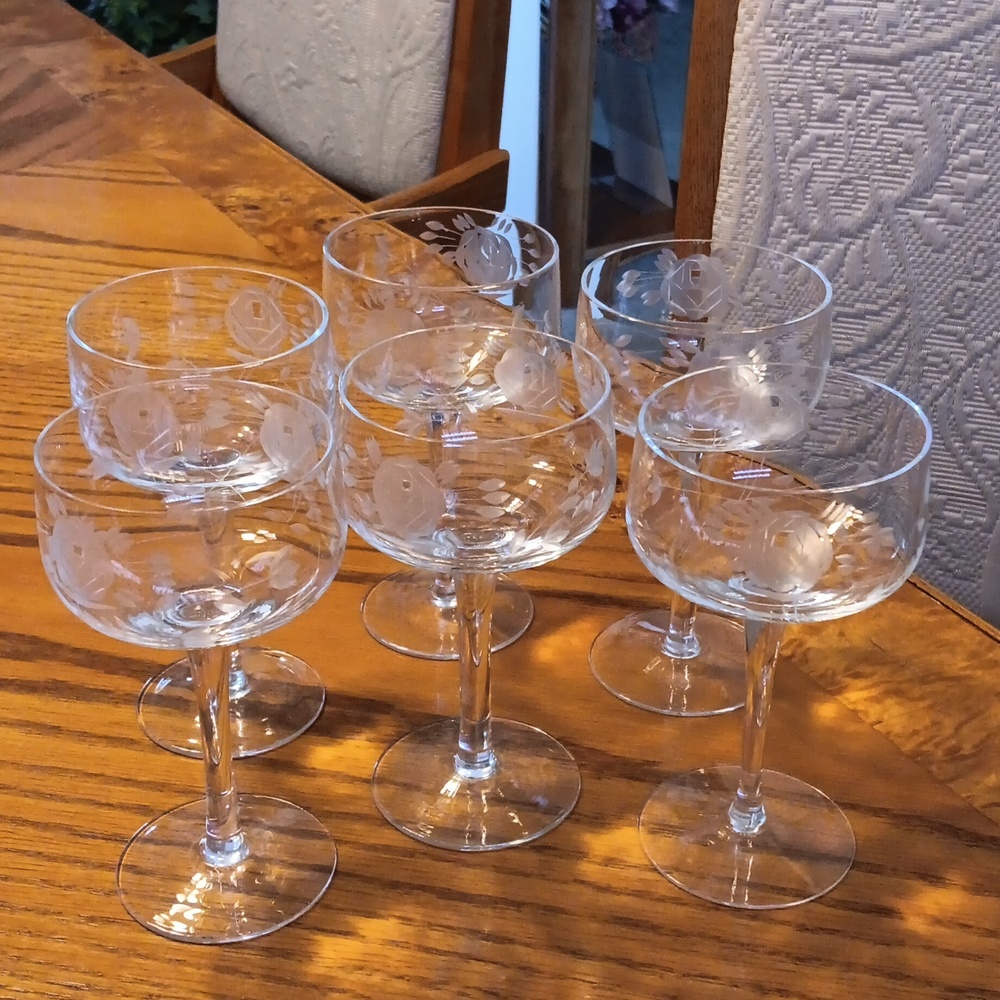 Etched rose champagne glasses set of 6. - Picture 1 of 2